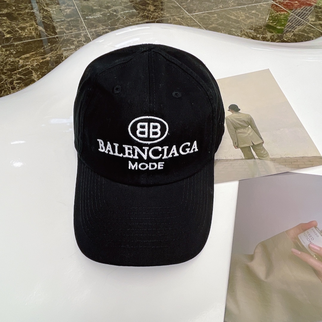 Balenciaga Logo Cap In Black