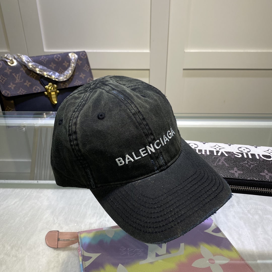 Balenciaga Logo Front Cap In Black