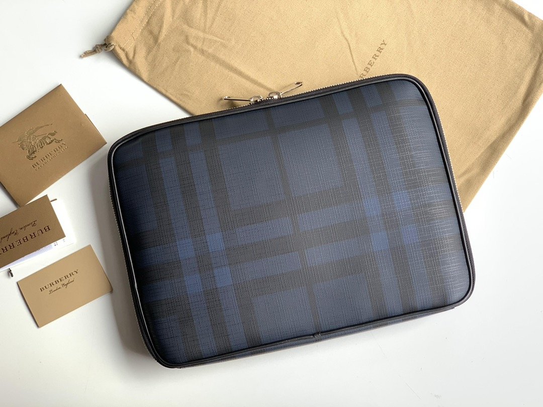 Burberry Blue Clutch 35cm – Fapert