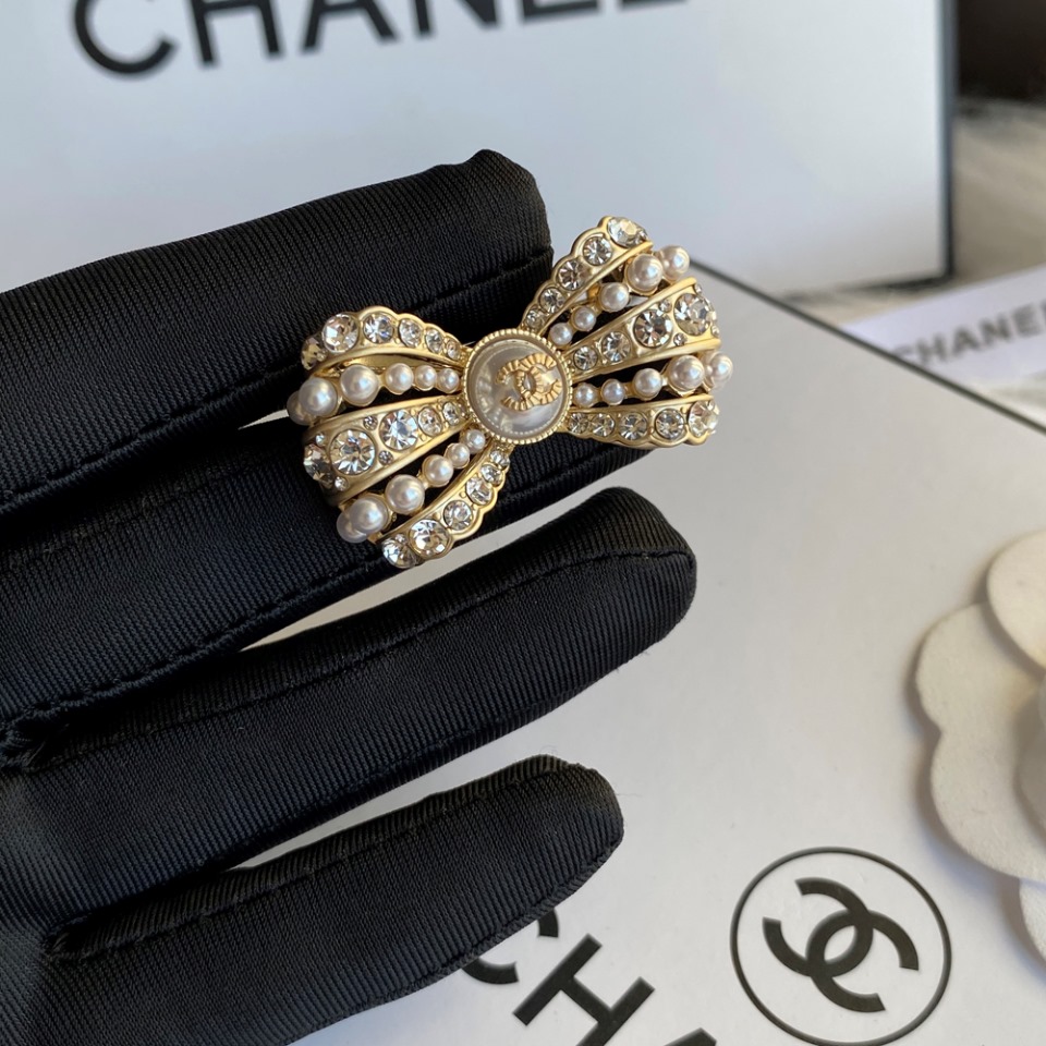 Chanel Bow And Pearl Brooch Cc 2398