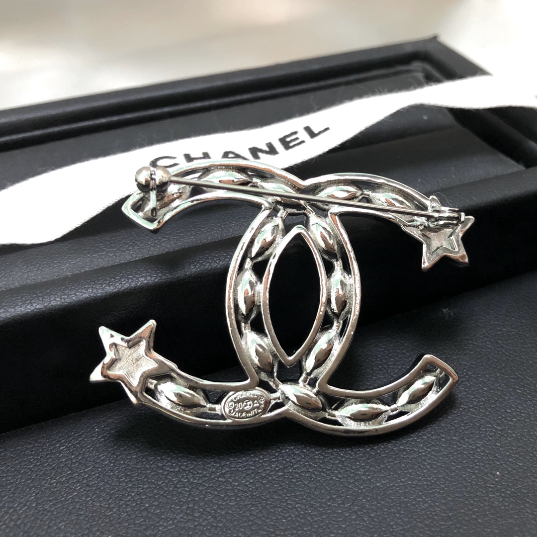 Chanel Brooch Cc 1052