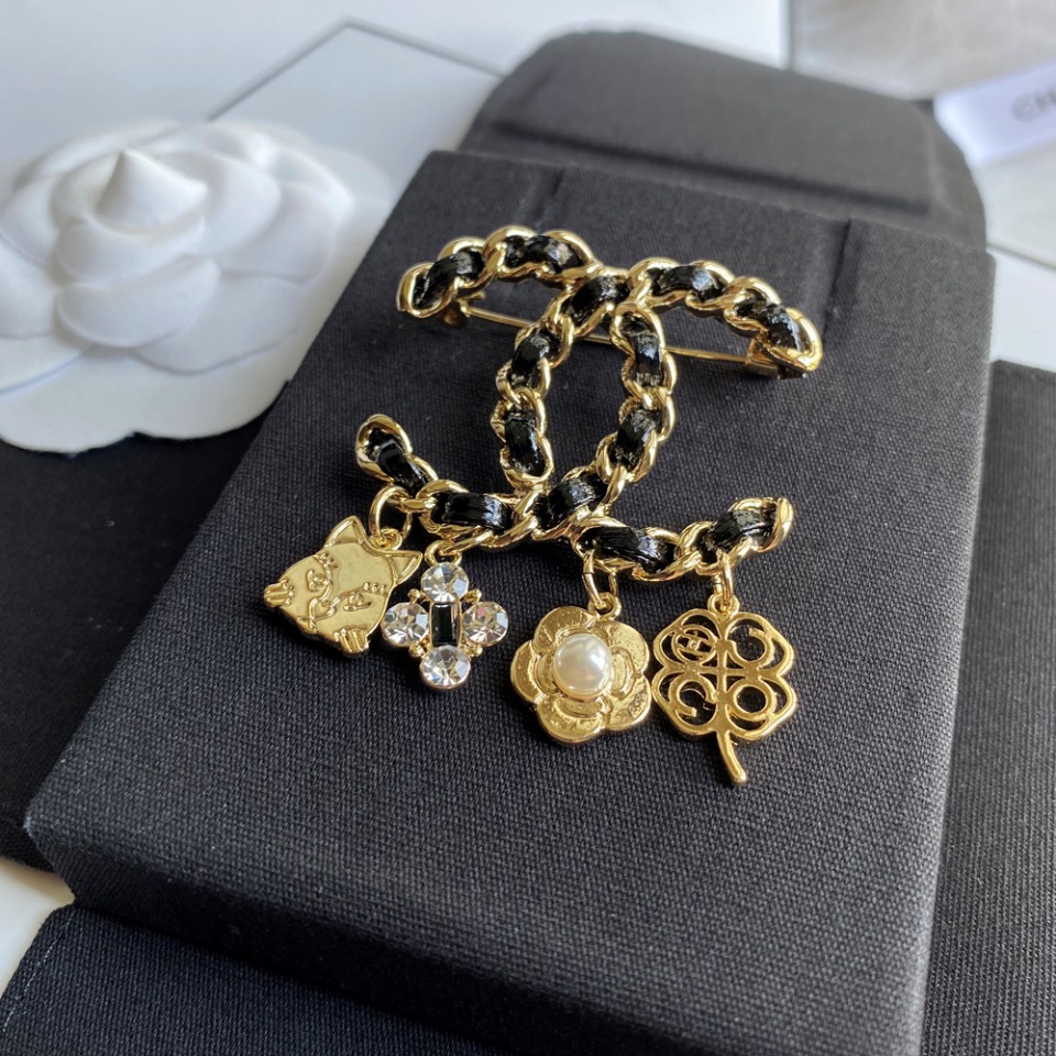 Chanel Brooch Cc 232