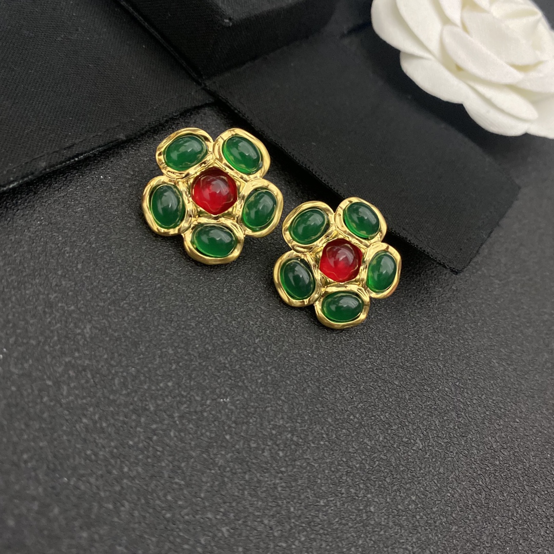 Chanel Cc Earrings Ear Stud 200