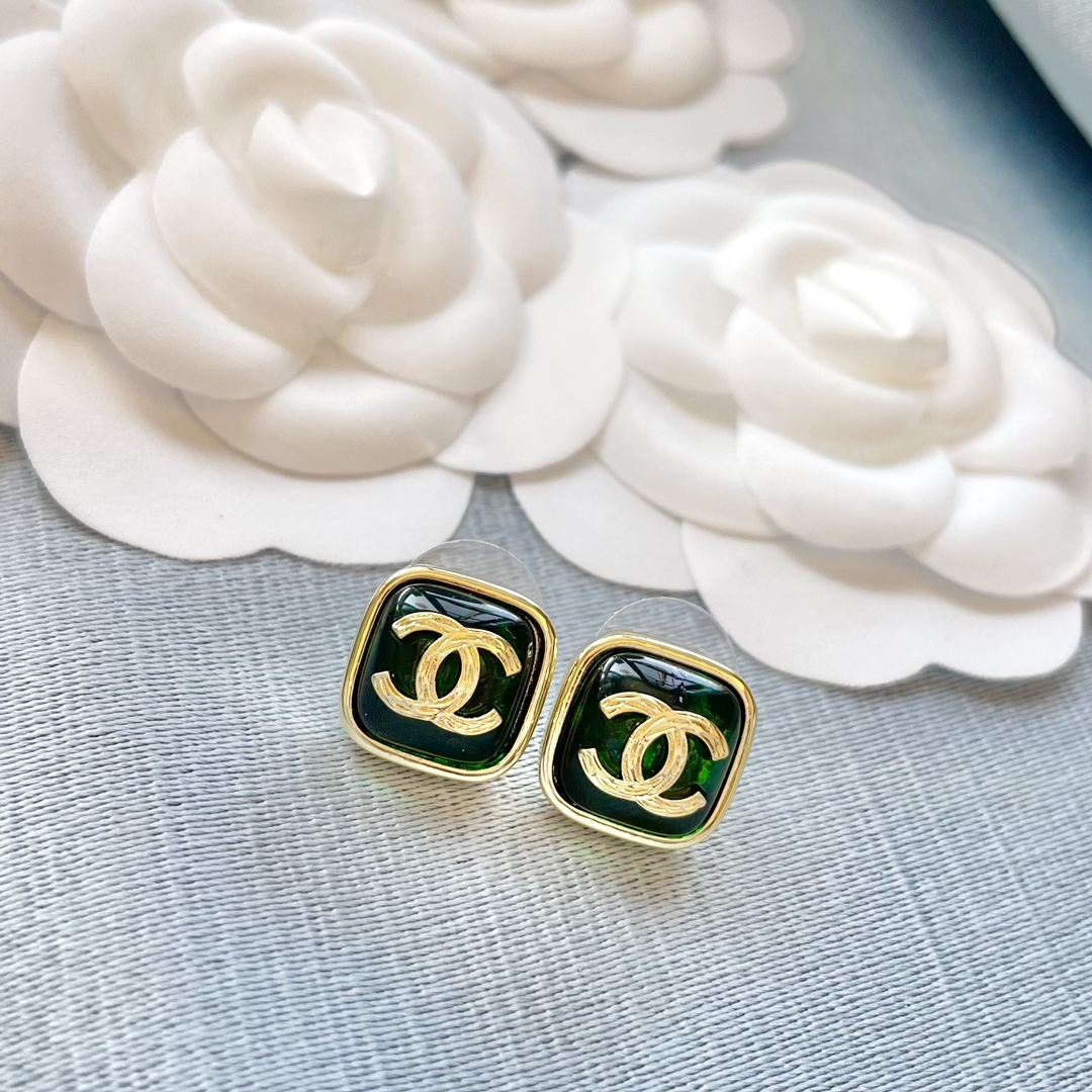 Chanel Cc Earrings Ear Stud 2039