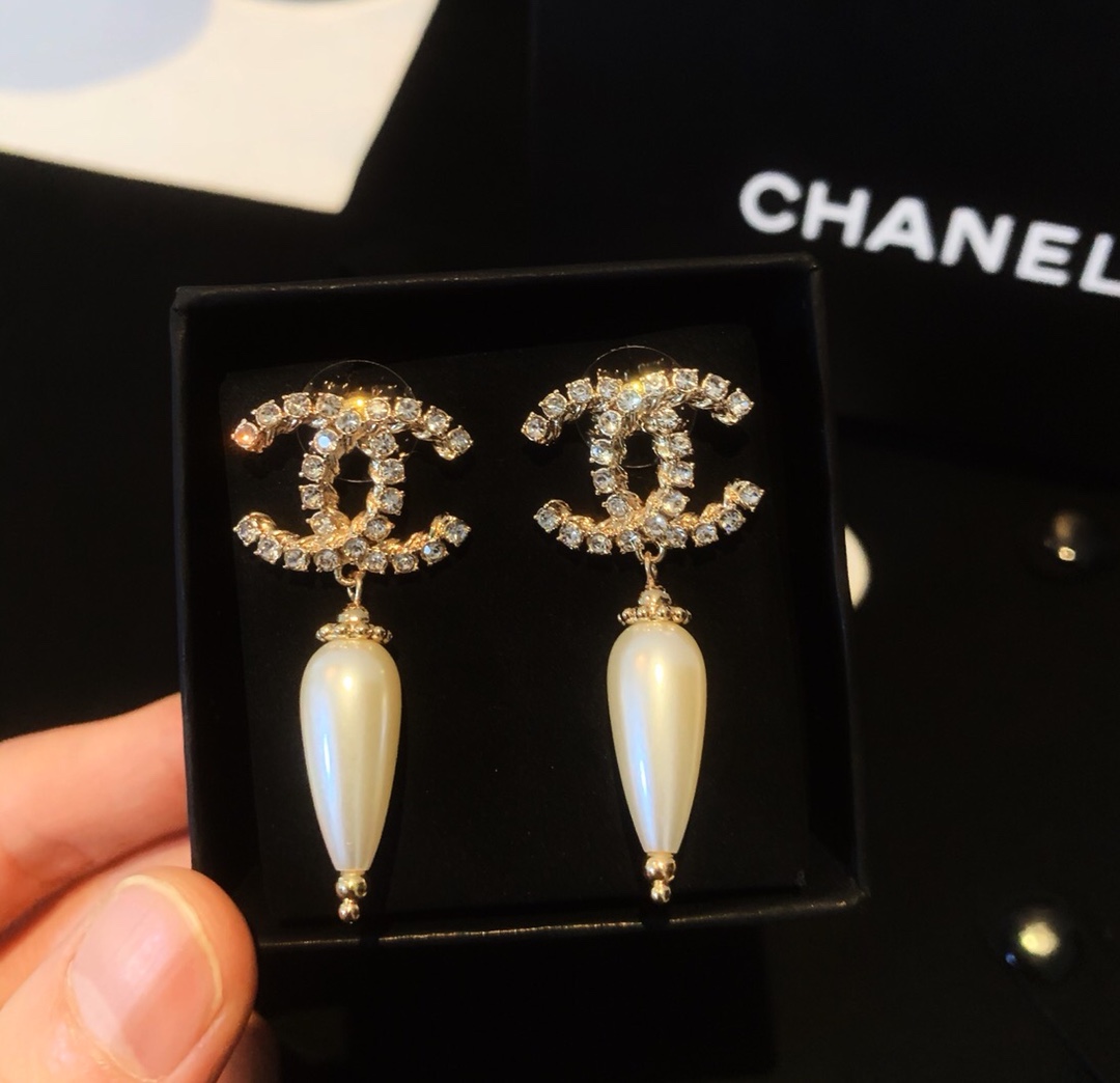 Chanel Cc Earrings Ear Stud 2039