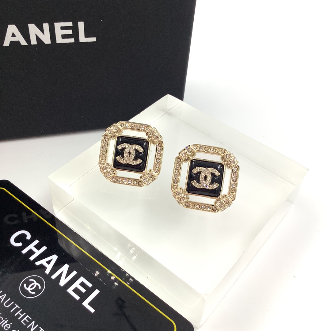 Chanel Cc Earrings Ear Stud 2753