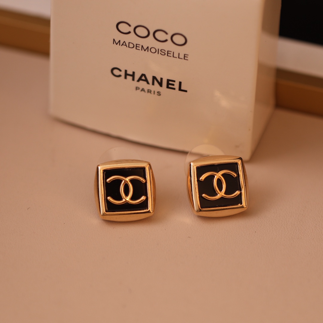 Chanel Cc Earrings Ear Stud 2932