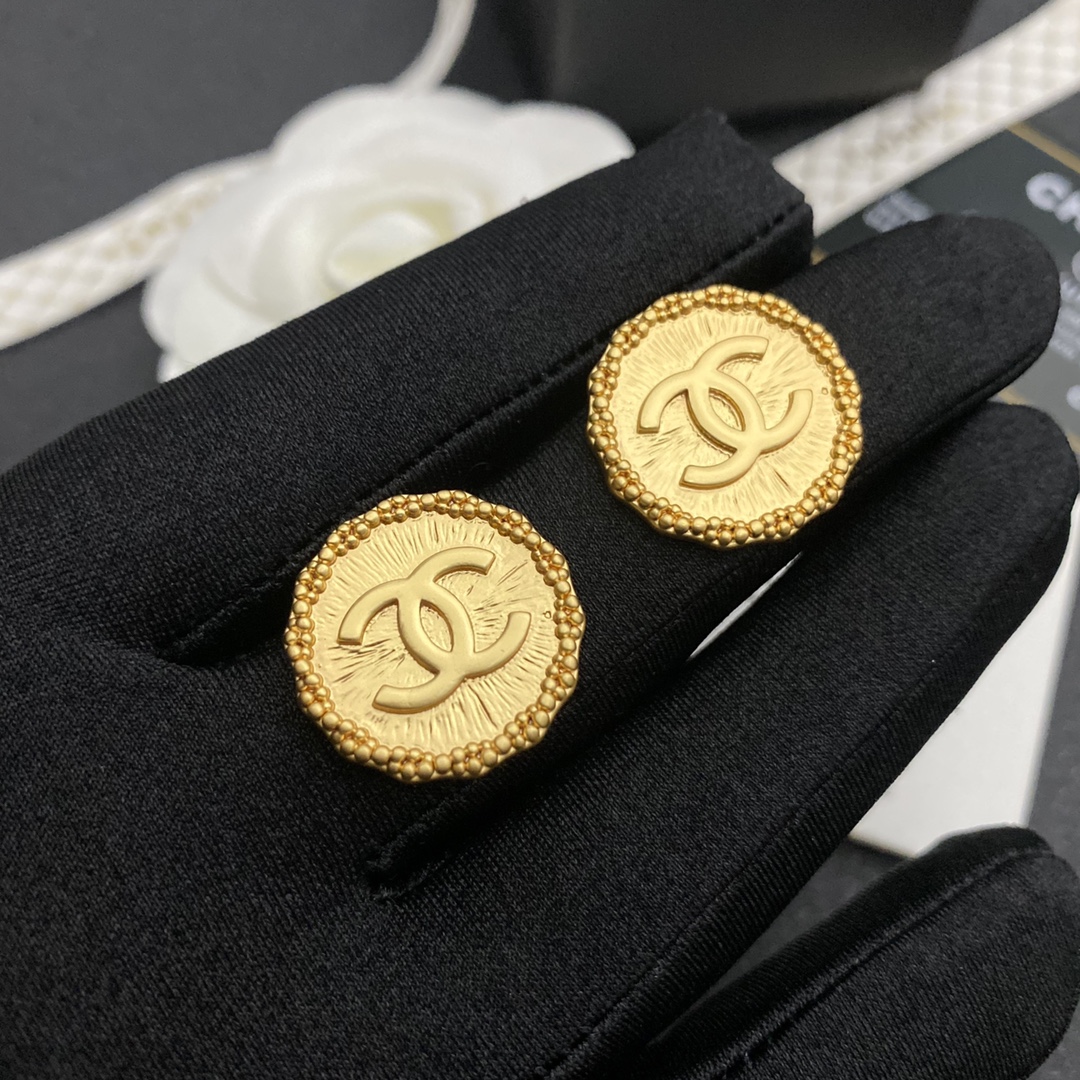 Chanel Cc Earrings Ear Stud 34859