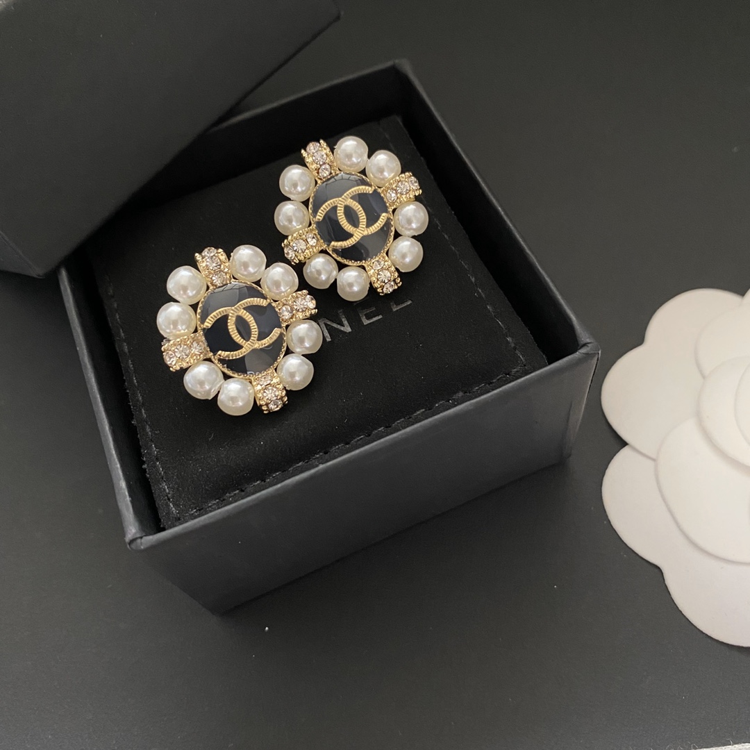 Chanel Cc Earrings Ear Stud 3505