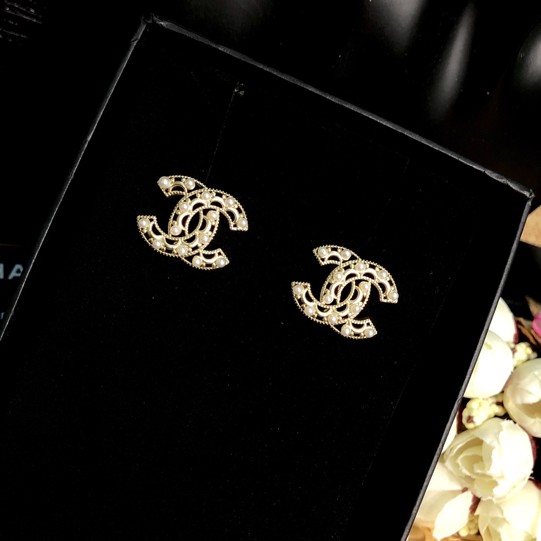 Chanel Cc Earrings Ear Stud 3660