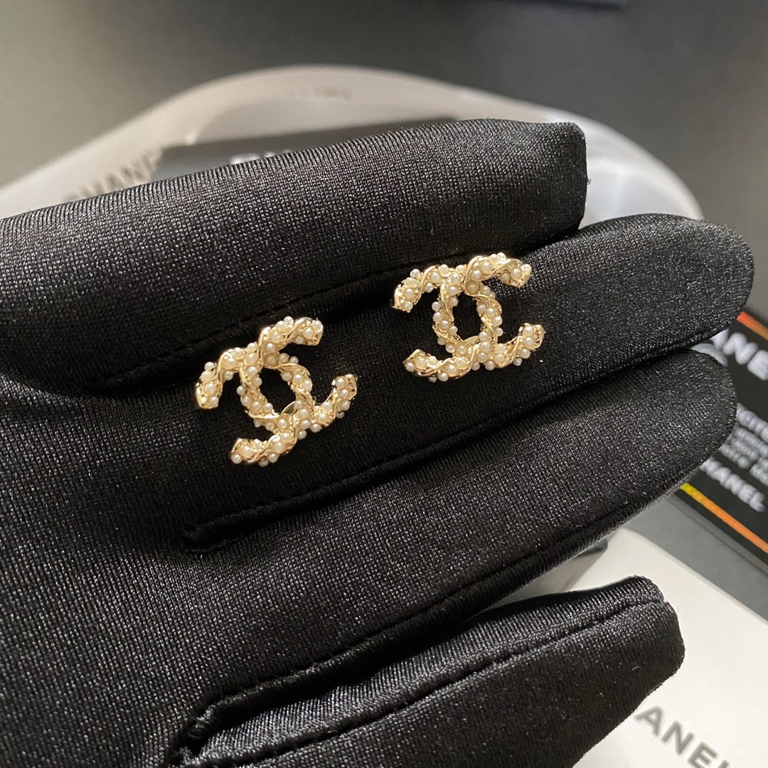 Chanel Cc Earrings Ear Stud 650