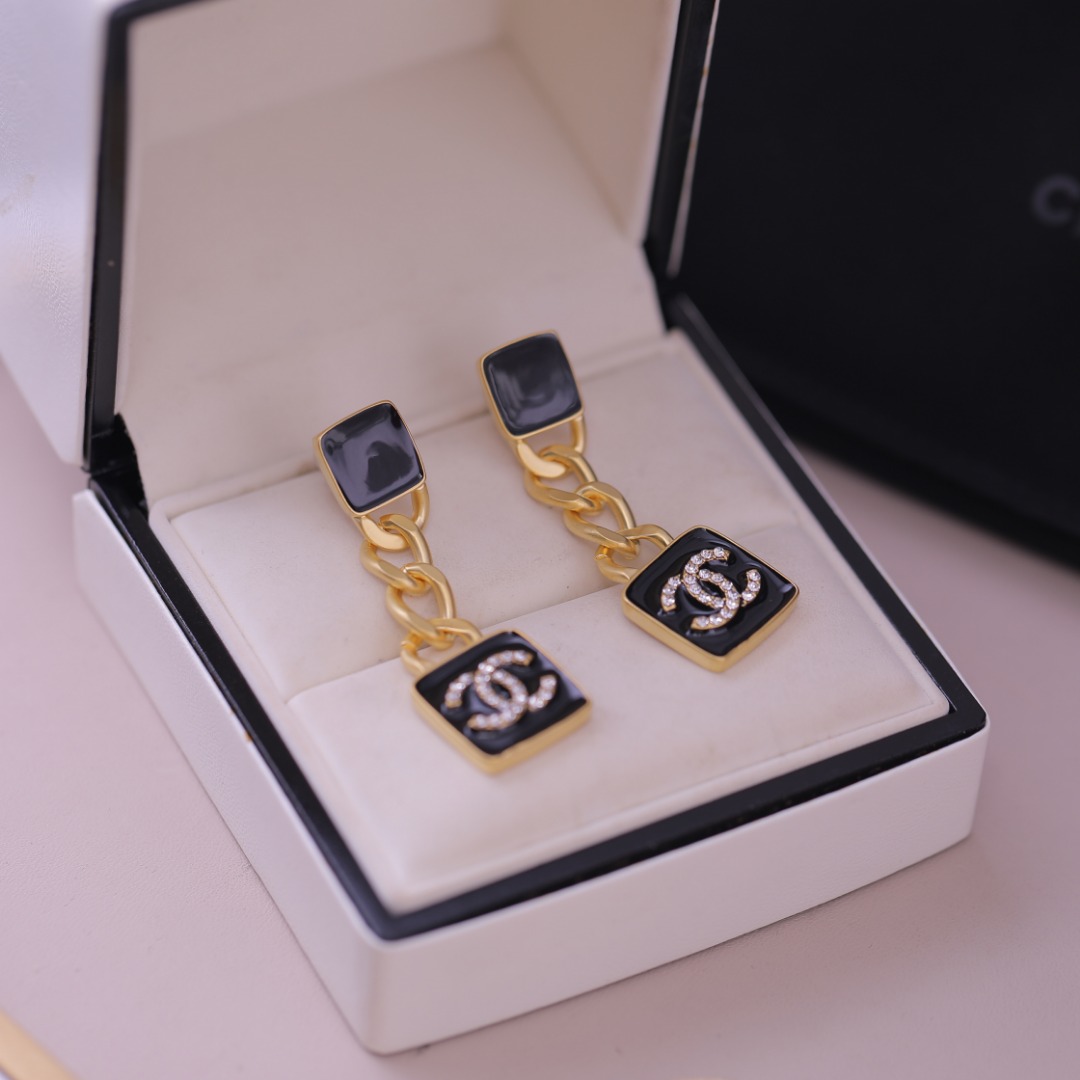 Chanel Cc Earrings Ear Stud 7494