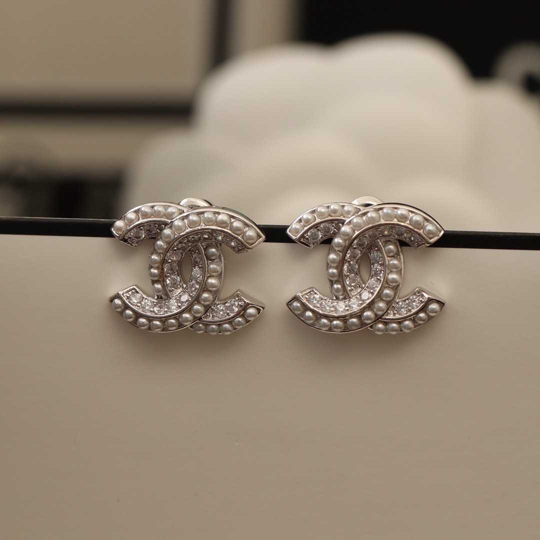 Chanel Cc Earrings Ear Stud 92404