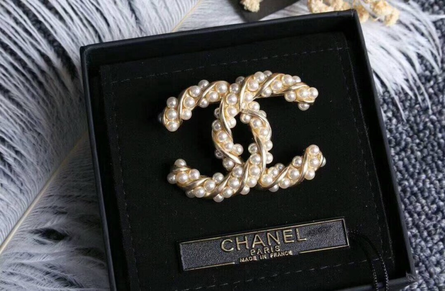 Chanel CC logo Brooche