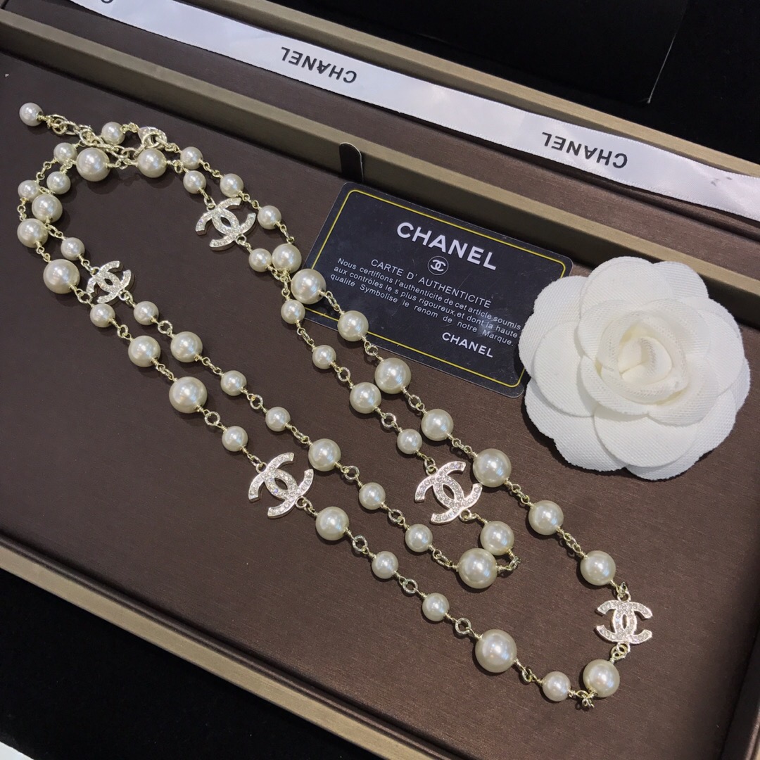 Chanel CC Logo Pearl Necklace