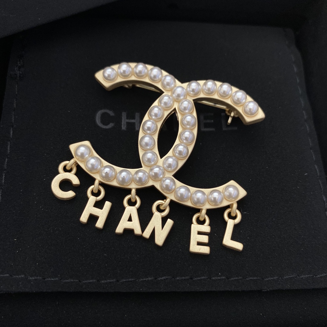 Chanel Text Brooch Cc 21002