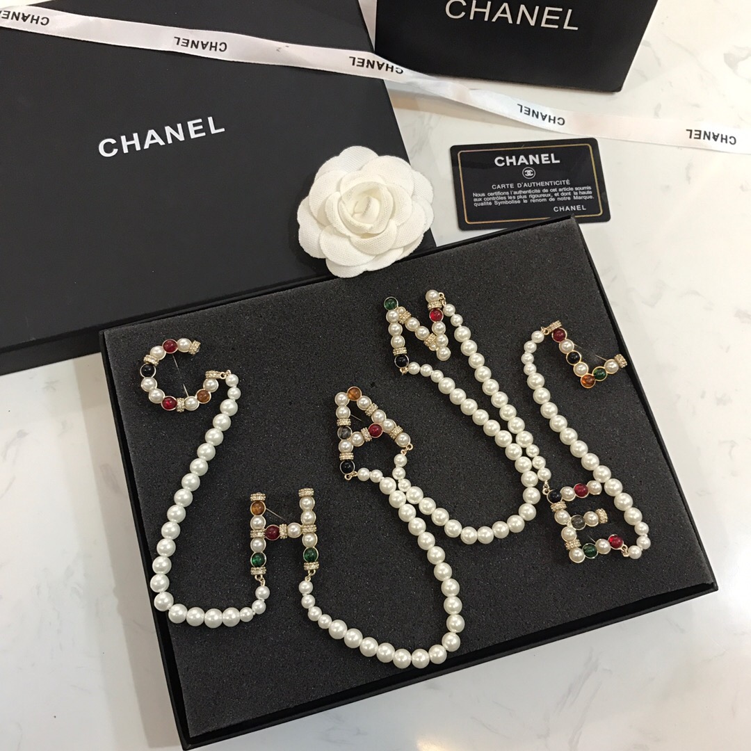 Chanel Text Pearl Necklace