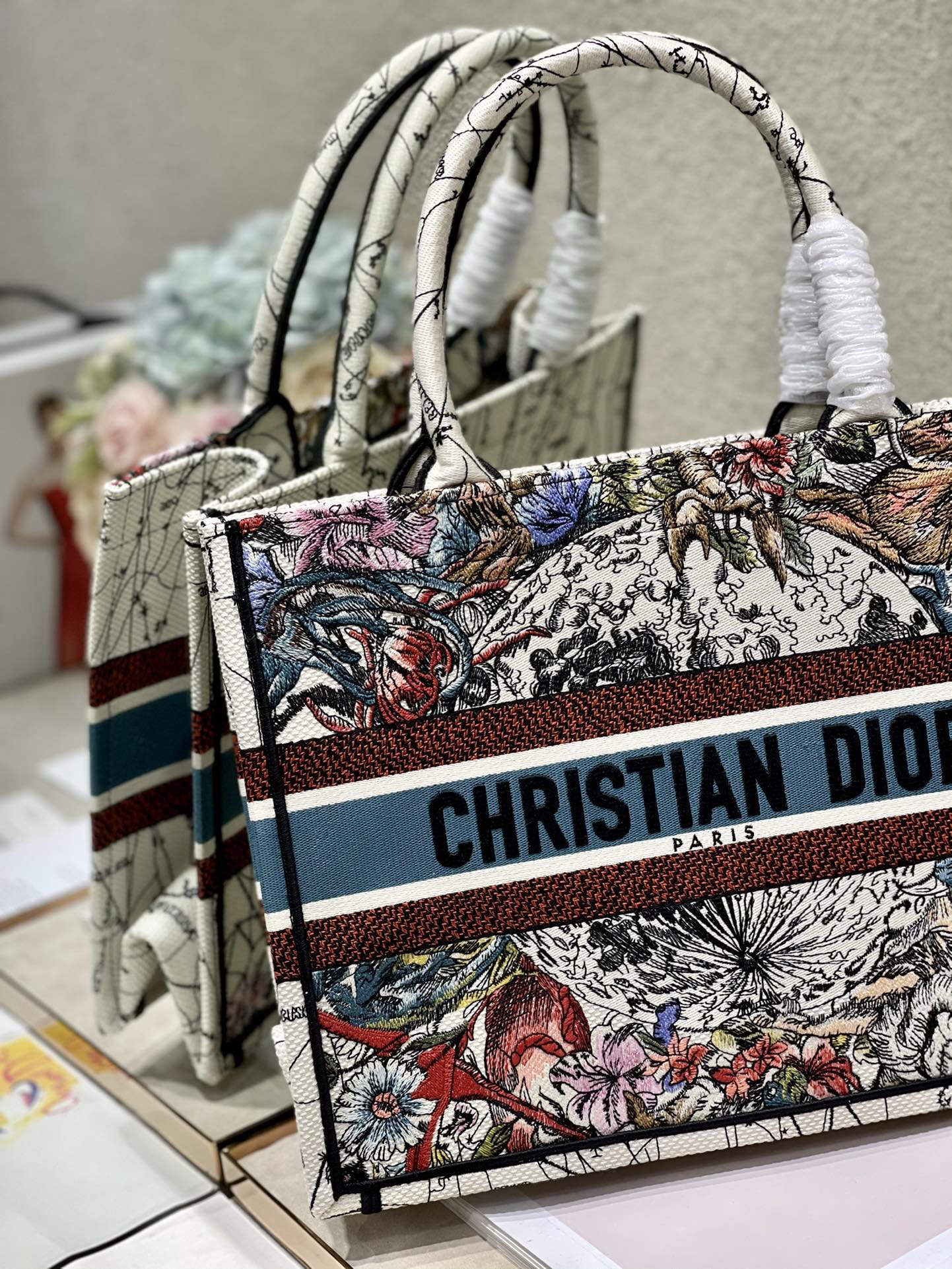 Christian Dior Medium Dior Book Tote Latte Multicolor Dior Zodiac Embroidery, Latte Multicolor, For Women Women’s Handbags, Shoulder Bags, 36cm CD – Fapert - Image 4
