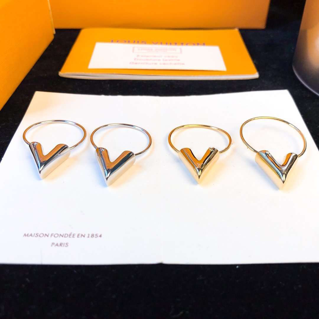 Earrings Louis Vuitton Gold Plate