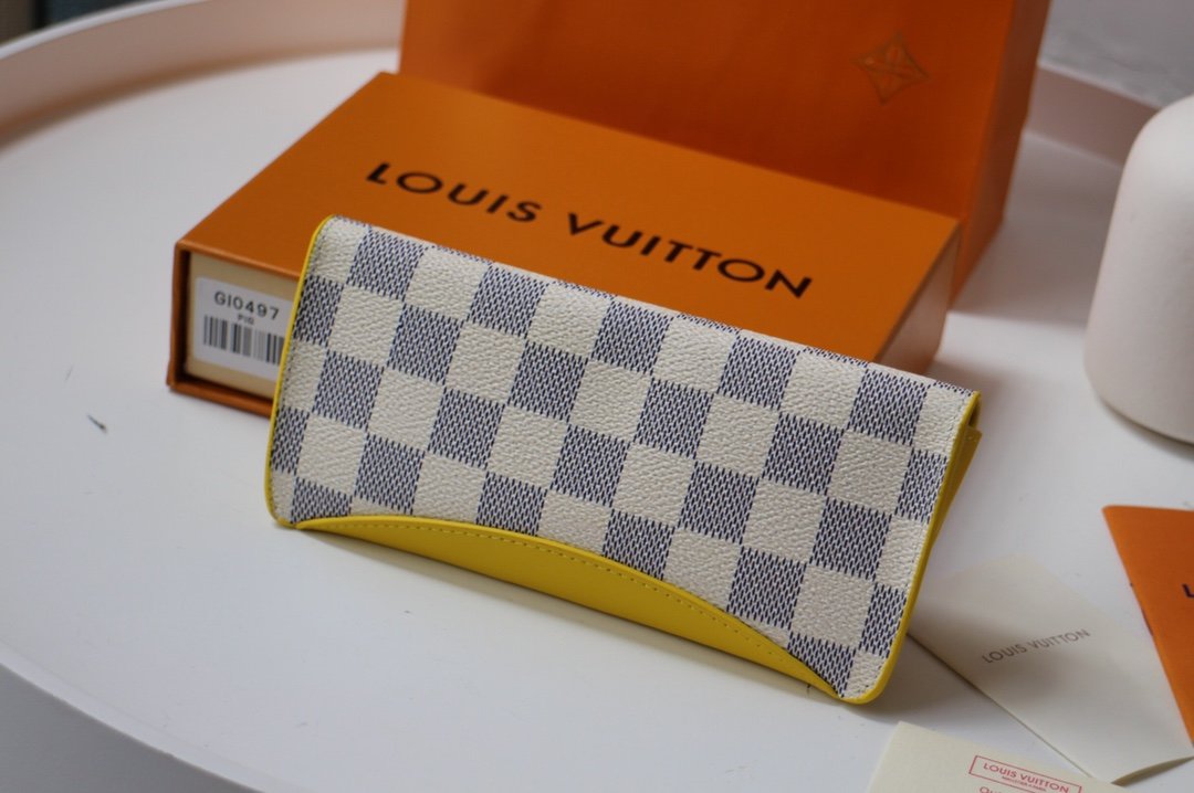 Louis Vuitton Daimer Clutch White – Fapert