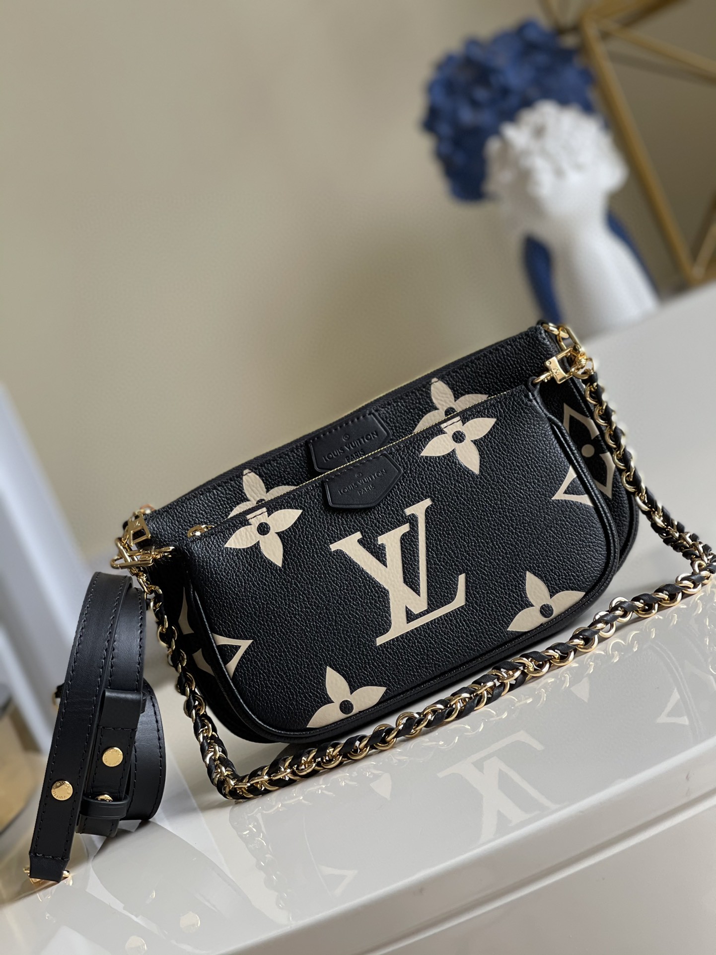 Louis Vuitton Hand Bag 24cm Black – Fapert