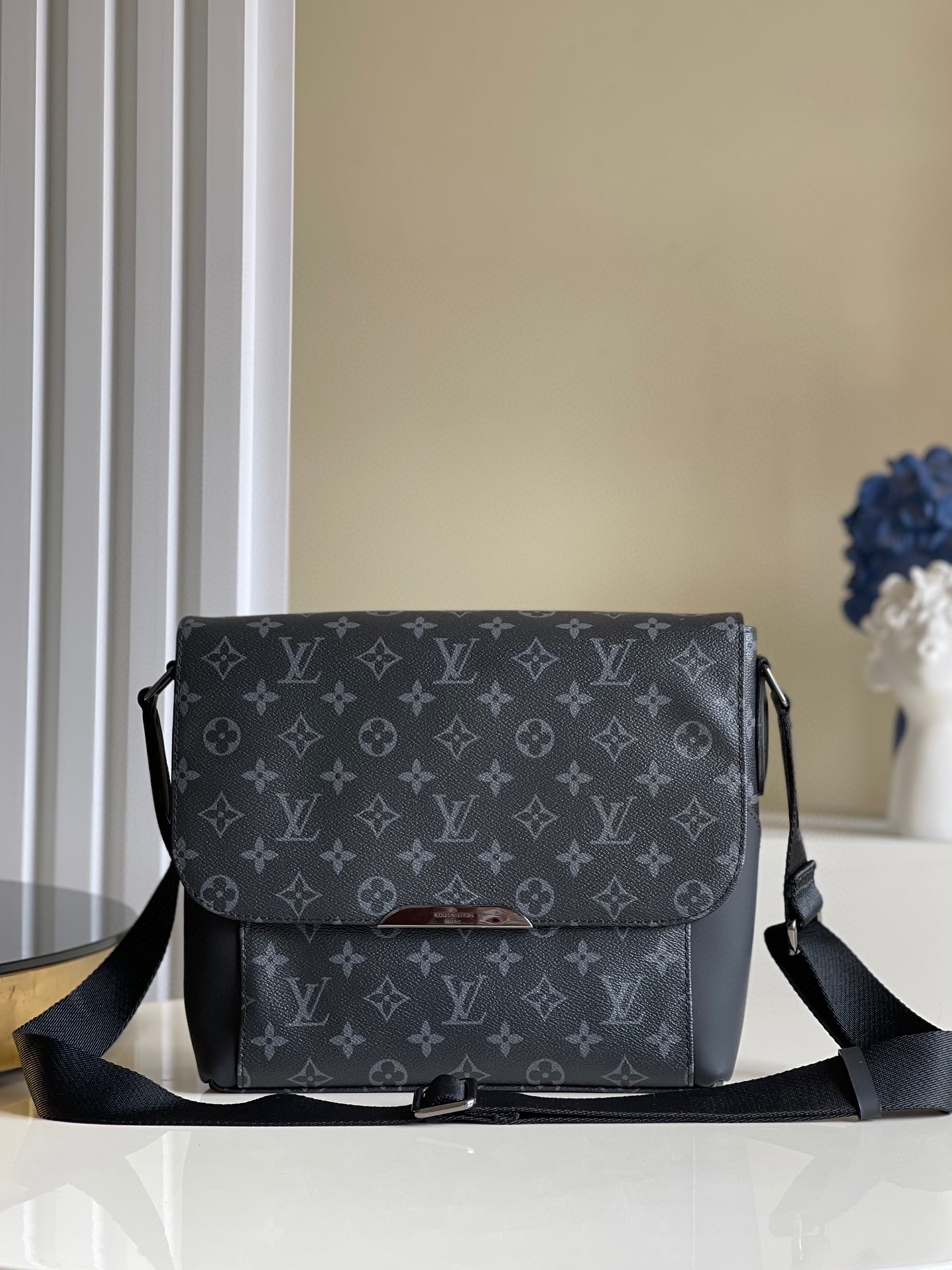 Louis Vuitton Monogram 32cm Black – Fapert