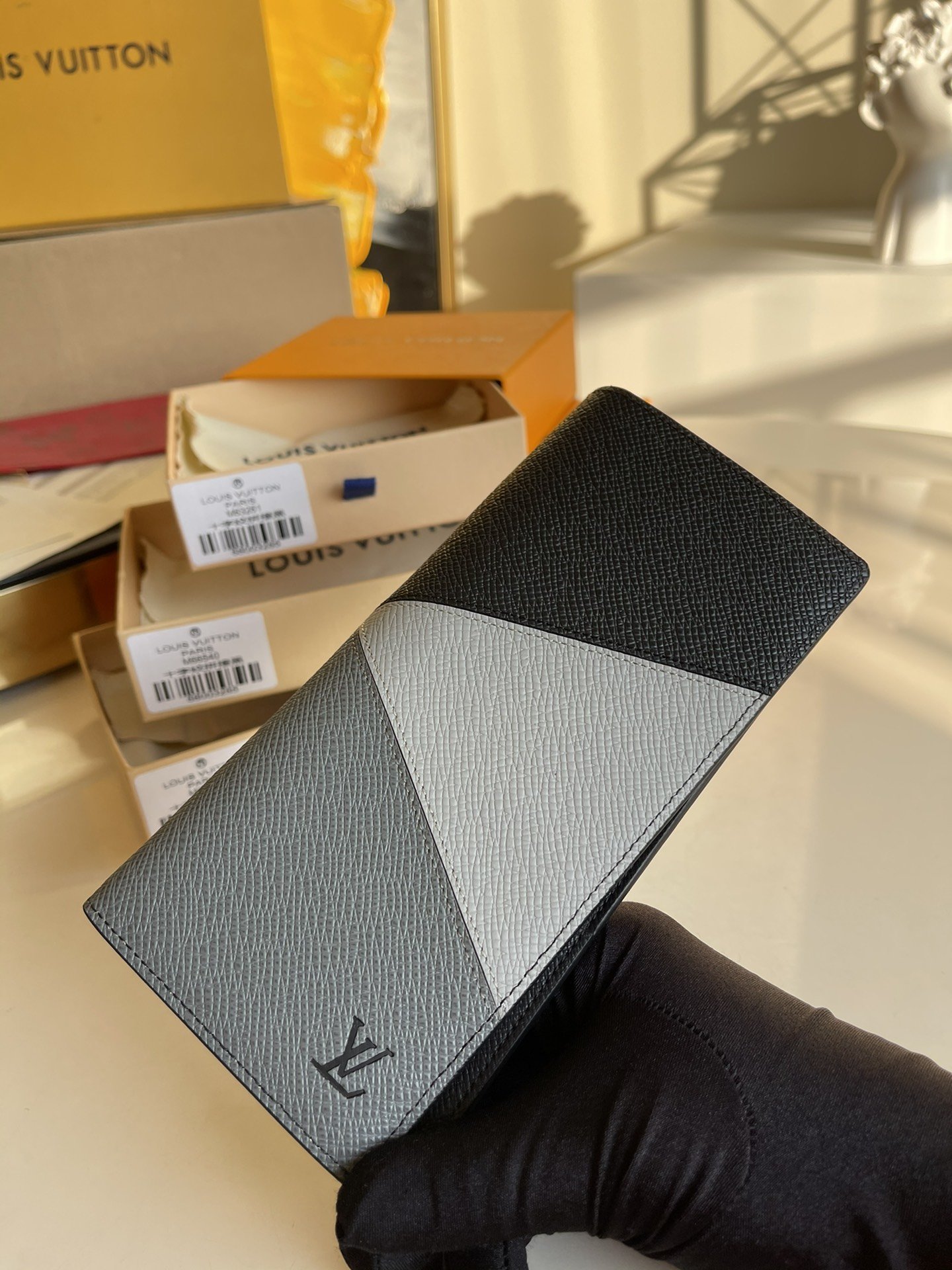 Louis Vuitton Wallet 19cm Grey – Fapert