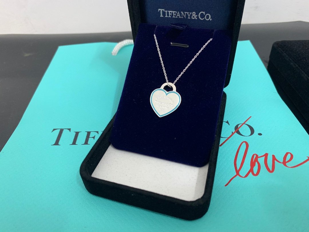 Tiffany and Co Heart Tag Pendant Necklace Silver 60014183