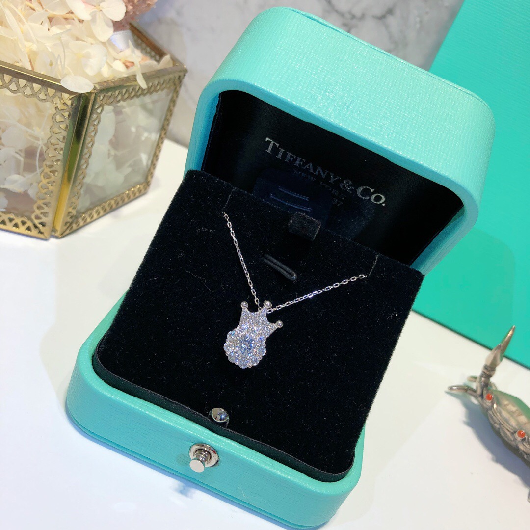 Tiffany and Co Pendant Necklace