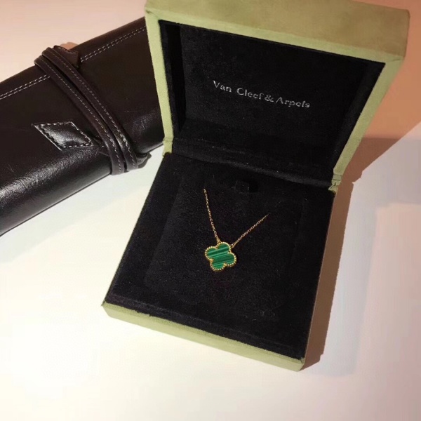 Van Cleef & Arpels Vca Green Vintage Alhambra Necklace 20394