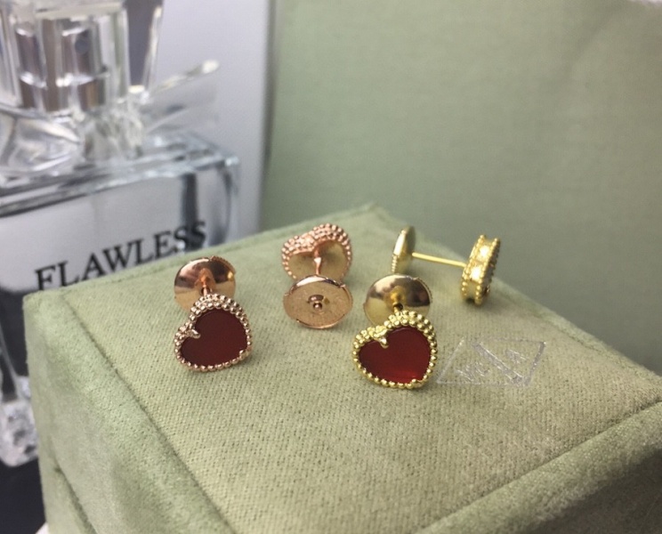 Van Cleef & Arpels Vca  Sweet Alhambra Heart Stud Earrings 462930